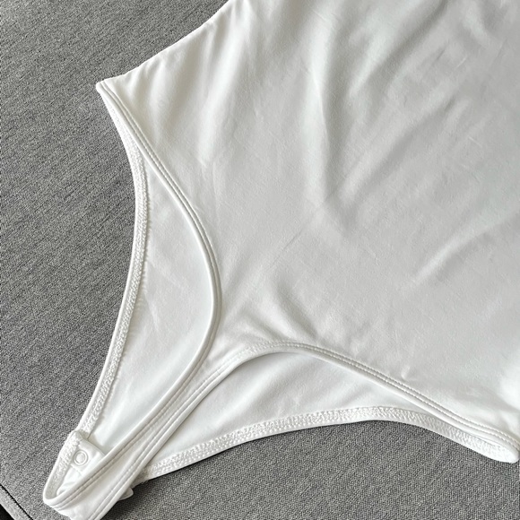 Babaton - Contour Mockneck Bodysuit in White - Picture 6 of 9